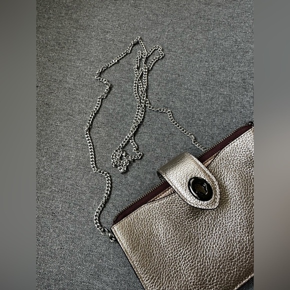 Coach Metallic Turnlock Crossbody Platinum Bronze
Chain Clutch/wallet NEW $175 - Picture 8 of 12